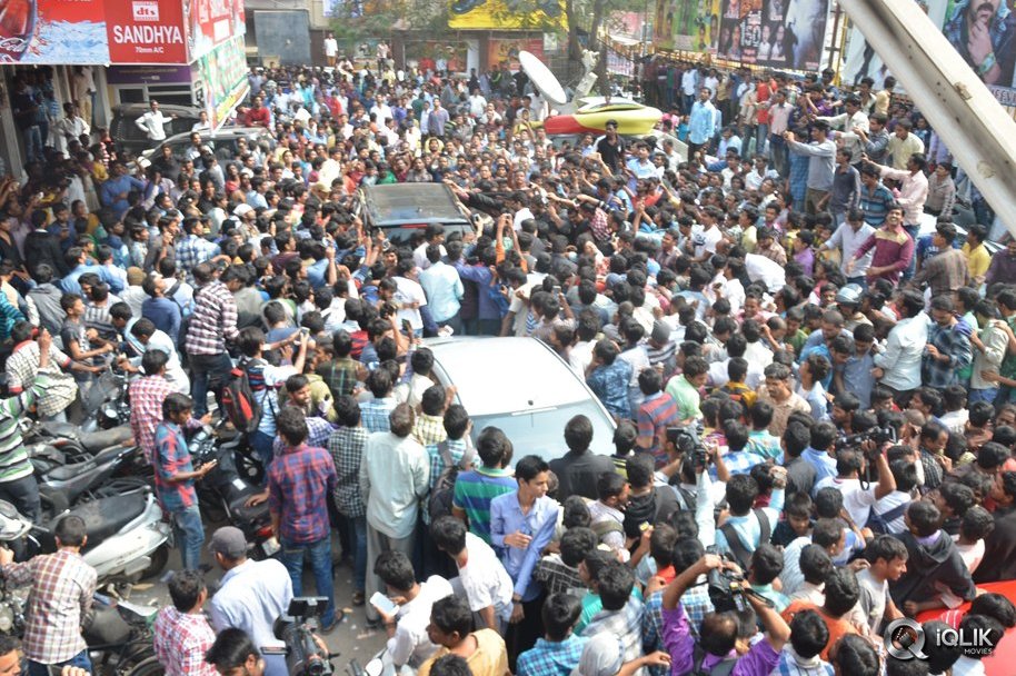 Allu-Arjun-at-Khaidi-No-150-Movie-Screening